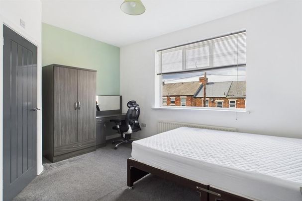 1 bedroom in a house share to rent - Photo 1