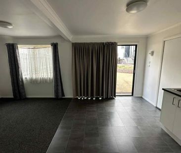 Renovated 1 Bedroom Granny Flat in a Quiet & Private Location - Photo 2