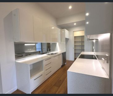 Stylish, Modern & Perfectly Located! - Photo 5