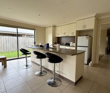 Sought after location, you don't want to miss this! - Photo 6