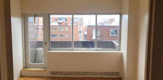 Grand 3 1/2 chauffé, eau chaude, électros - Photo 2