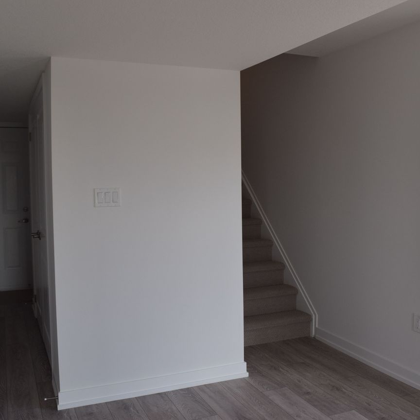 For Lease - 203 West Oak Trail, Kitchener, Ontario - Photo 1