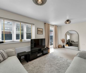 3 bedroom Semi-detached house to rent - Photo 1