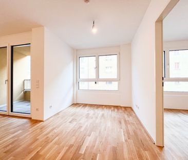 *HOCHMODERNE WOHNUNG* mit LOGGIA in ZENTRALER LAGE - Photo 2