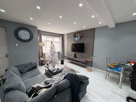 Weald Road, Uxbridge, UB10 - Photo 2