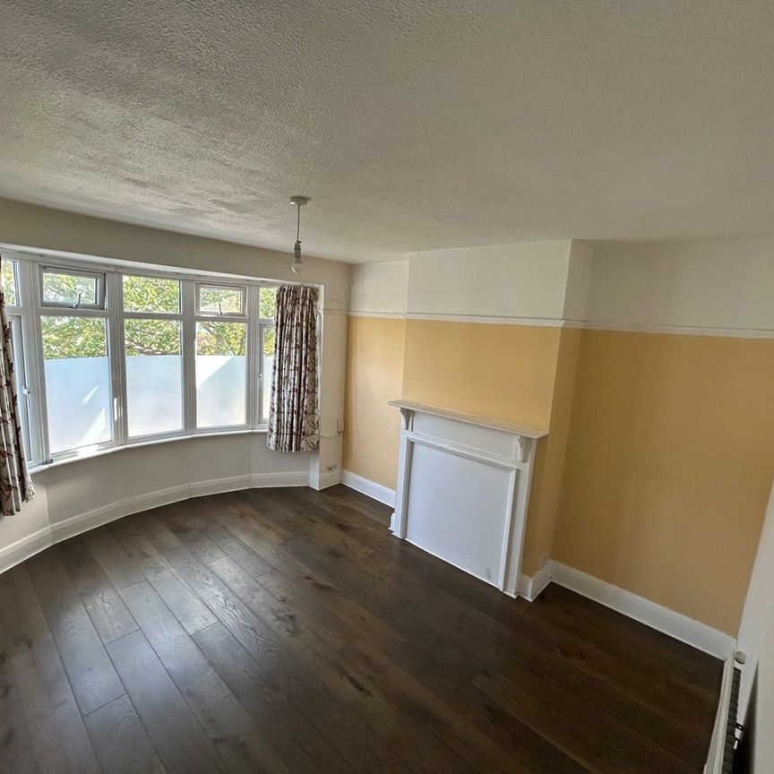 3 Bed Terraced House, Addiscombe Court Road, CR0 - Photo 1
