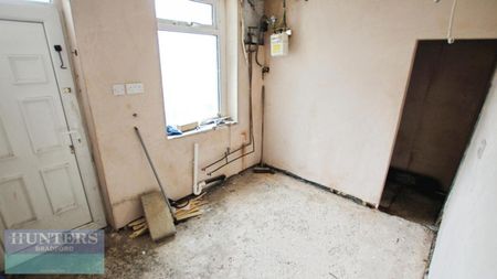 Marsh Street, Bradford, West Yorkshire, BD5 - Photo 2