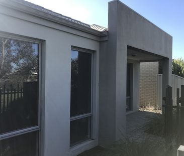 Spacious 4-Bedroom Home in Piara Waters - Photo 3