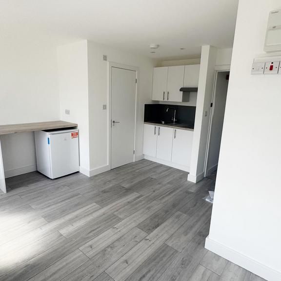Studio to rent - Photo 1
