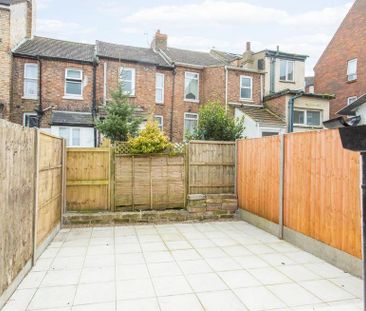 2 bedroom terraced house to rent - Photo 2