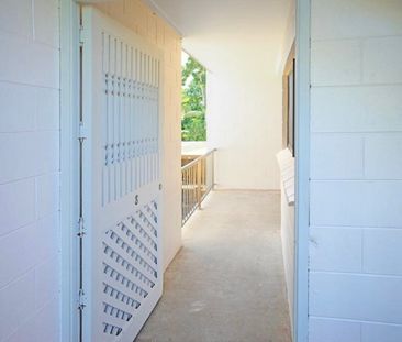 Upstairs Bright Apartment with Private Balcony - Photo 4