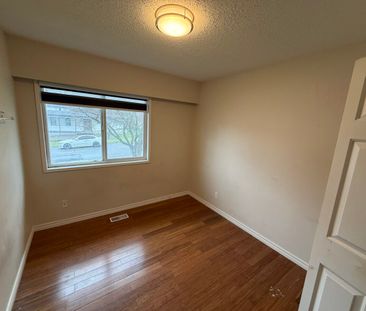 Spacious Renovated Upper in Matsqui - Photo 4