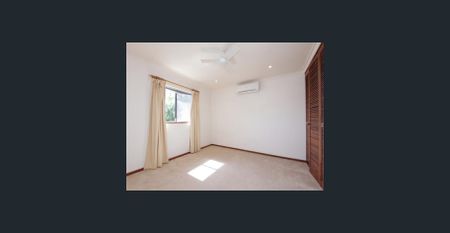 Spacious Townhouse - Photo 4