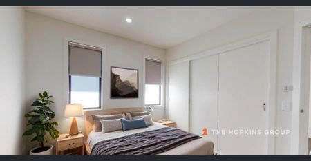 Stunning three bedroom townhouse with study nook! - Photo 4