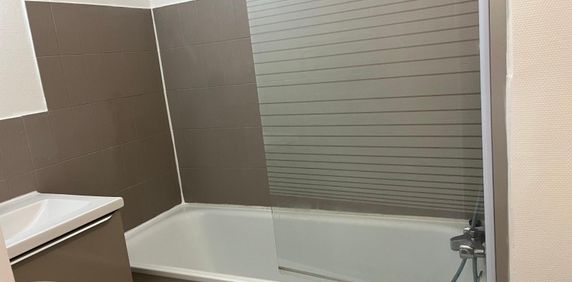Location Appartement 1 pièce 37m² CHATEAUROUX 36000 - Photo 2