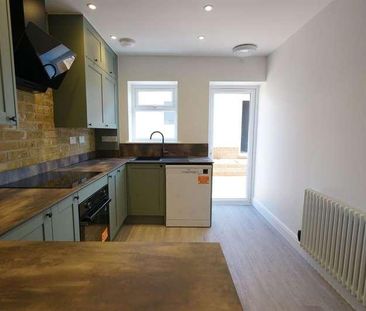 First Avenue, Grays, RM20 - Photo 6