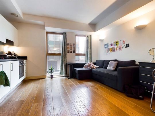 Studio to rent - Photo 1