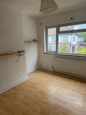 2 Bed Flat, Alexandra Close, HA2 - Photo 3