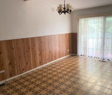 Charming family home with bonus multipurpose space - Photo 2