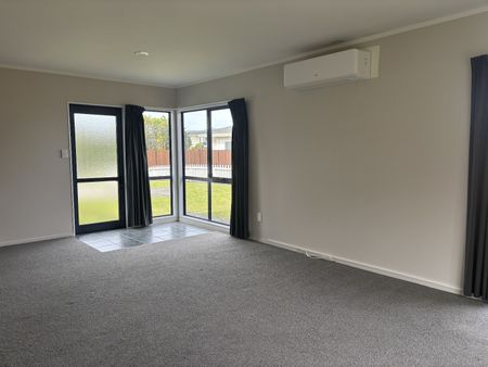 Spacious Family Home in Prime Ohope Location - Ohope - Photo 2