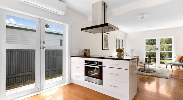 Classic Kiwi Bungalow - Photo 1