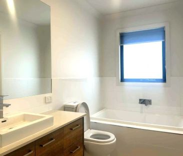 “Sunlit Spaces and Effortless Style!” - Photo 1