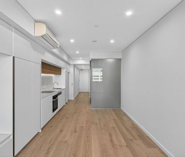 Sleek & Sophisticated Studio Apartment - Photo 5