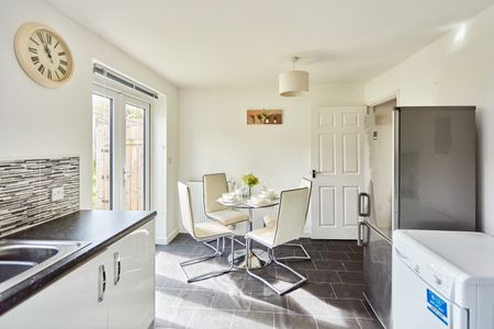 3 Bed Semi-Detached House, Westmorland Court, LS15 - Photo 5