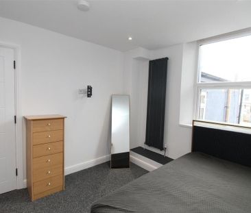 6 bedroom house to rent - Photo 3