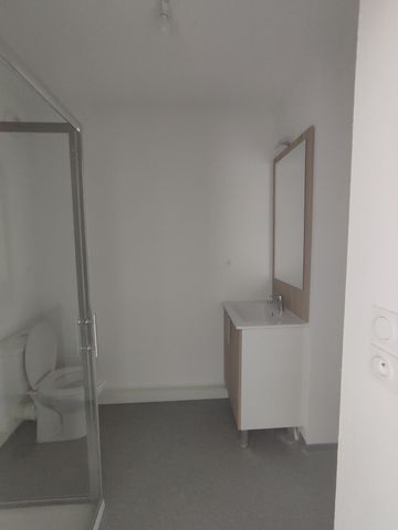 Location Appartement 1 pièce 18m² NIMES 30000 - Photo 4