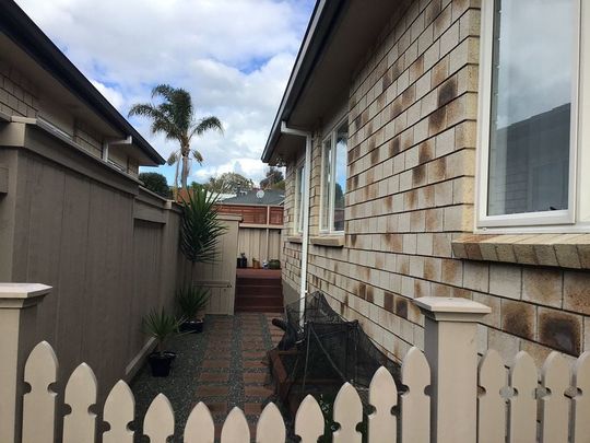 Clean & Tidy 3br Family Home (450m walk to Shops) - Photo 1