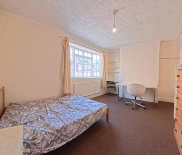 4 bedroom terraced house to rent - Photo 4