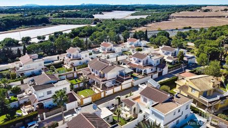 3 room luxury Villa for rent in Orihuela, Spain - Photo 3