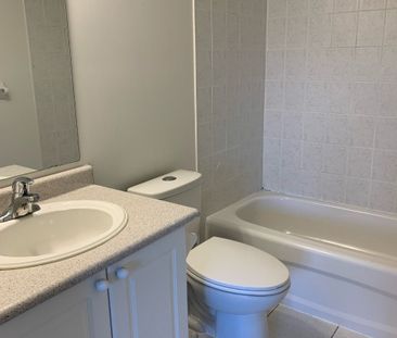 For Lease - 3083 Highbourne Crescent, Oakville, Ontario - Photo 4