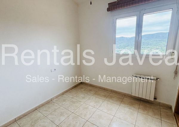 Villa with communal pool for long term rental in Gata de Gorgos
