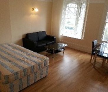 Studio Flat, Bedford Hill, SW12 - Photo 4