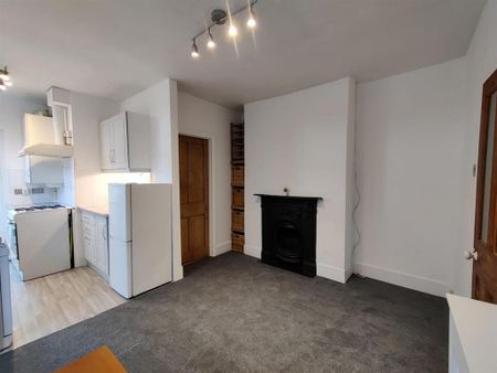 3 bedroom maisonette to rent - Photo 5
