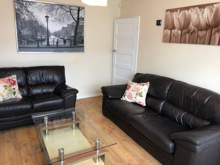 5 Bed Terraced House, Sheriff Avenue, CV4 - Photo 2