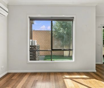 2 BEDROOM TOWNHOUSE FOR RENT IN ST ALBANS - Photo 2