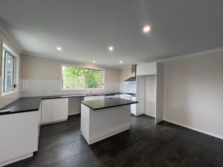 Modern Coastal Living with Ocean Glimpses - Photo 5