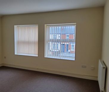 Private First Floor One Bedroom Flat for Rent in a - Photo 1