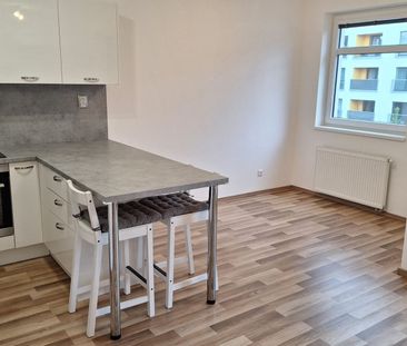 Pronájem bytu 1+kk • 34 m² bez realitkyOty Bubeníčka, Praha - Uhřín... - Fotografie 1
