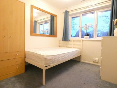 4 bedroom semi-detached house to rent - Photo 4