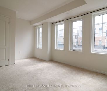 Townhouse For Lease | E8131020 - Photo 4