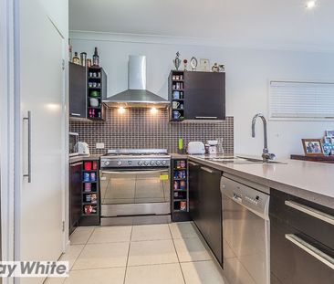 LARGE 3 BEDROOM WITH 2 LIVING ZONES! - Photo 3