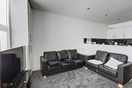 5 bedroom flat to rent - Photo 3