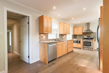 17550 20 Ave, Surrey - Photo 2