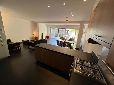 Appartement te huur - foto 2