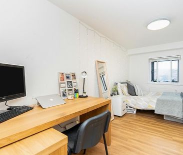 4 bedroom flat to rent - Photo 4