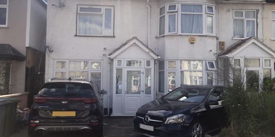 2 bedroom end of terrace house to rent - Photo 3